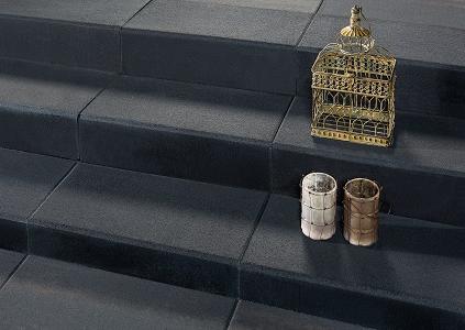 Traptrede 60x30x15 cm indus black kleurecht met facet