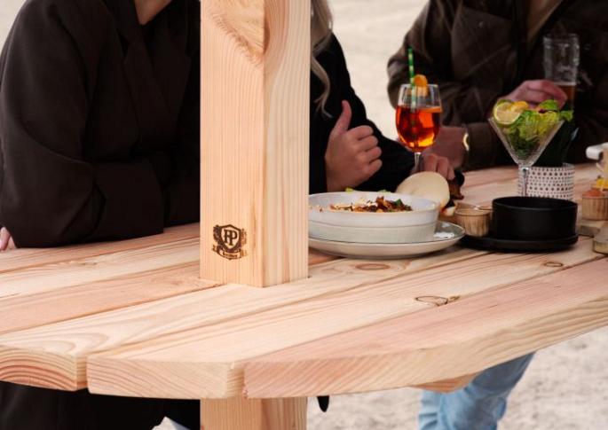 Buitenbartafel met afdak