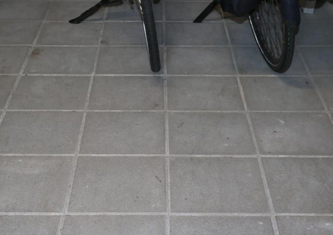 Tegel 30x30x6 facet KOMO grijs klein pakket