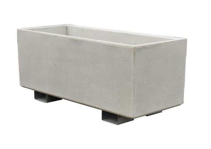 Betonnen bloembak met 4 galva voeten 200x100 en 70 cm hoog